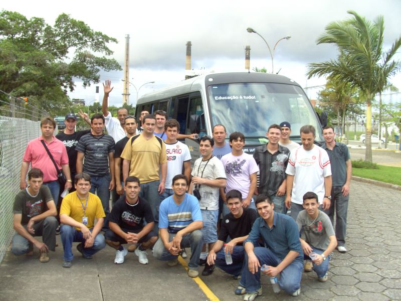 Arquivo:Aru visita despedida.jpg