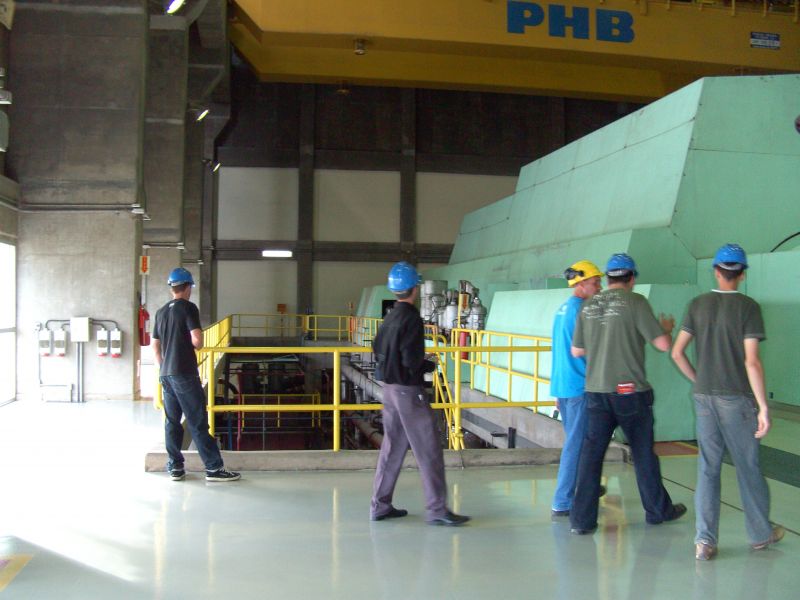 Arquivo:Aru visita gerador.jpg