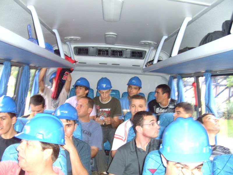 Arquivo:Aru visita onibus1.jpg