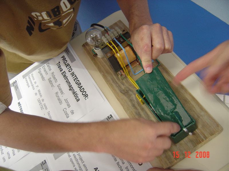 Arquivo:Trava eletromag 03.jpg